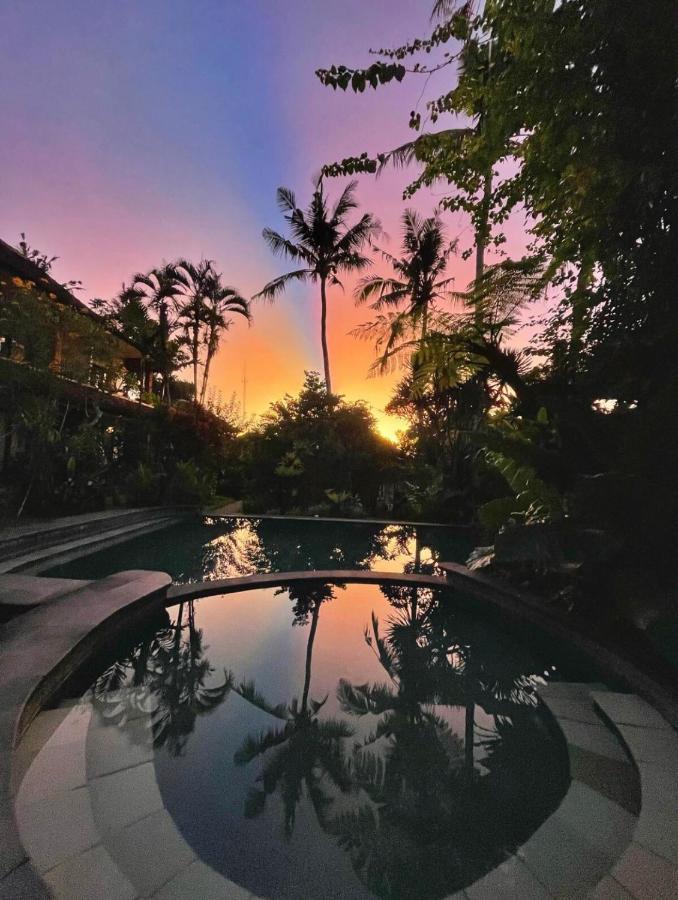 Hotel White House Ubud Esterno foto
