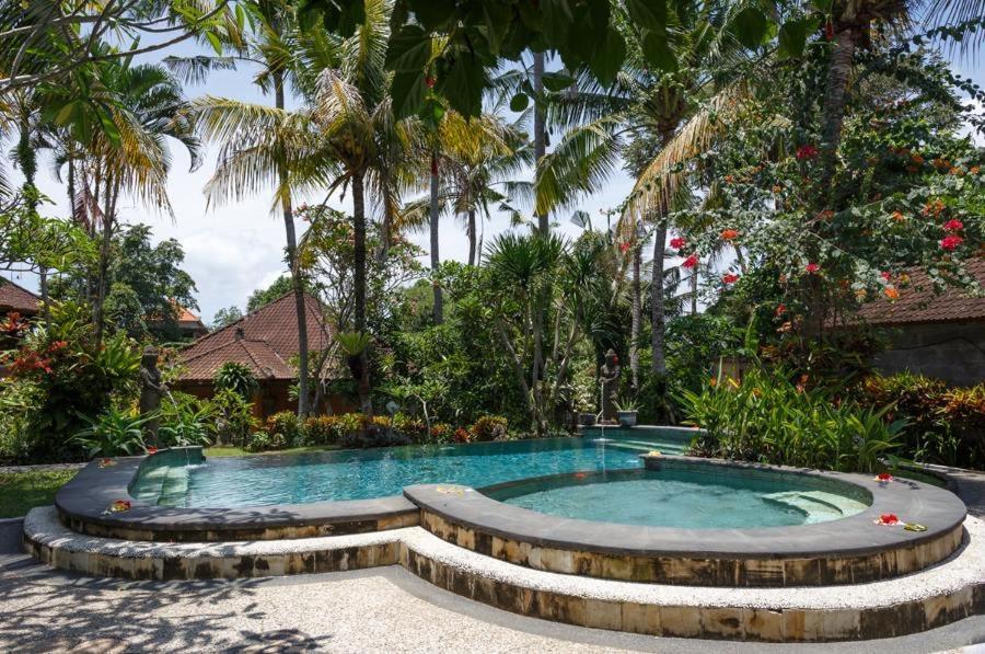 Hotel White House Ubud Esterno foto