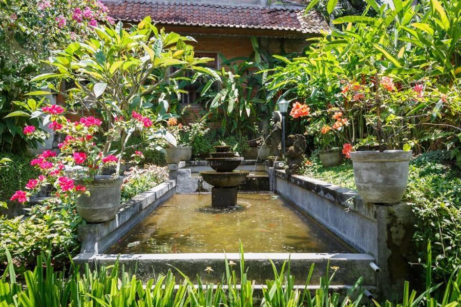 Hotel White House Ubud Esterno foto